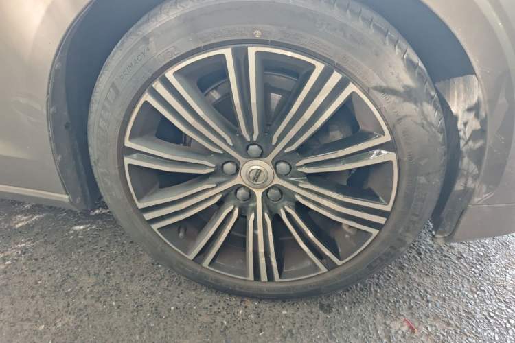 Used Volvo S60 2020 T4 Zhiyuan Luxury Edition Right Front Wheel Hub