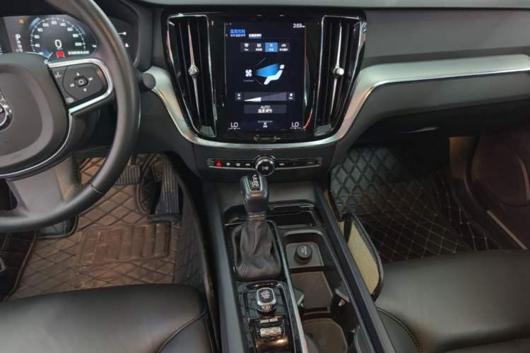 Used Volvo S60 2020 T4 Zhiyi Luxury Edition Audio And AC Panel