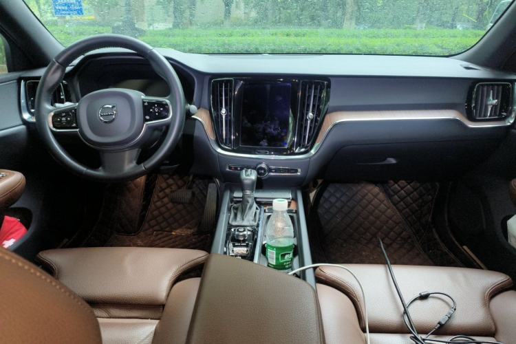 Used Volvo S60 2020 T4 Zhiyuan Luxury Edition Center Console