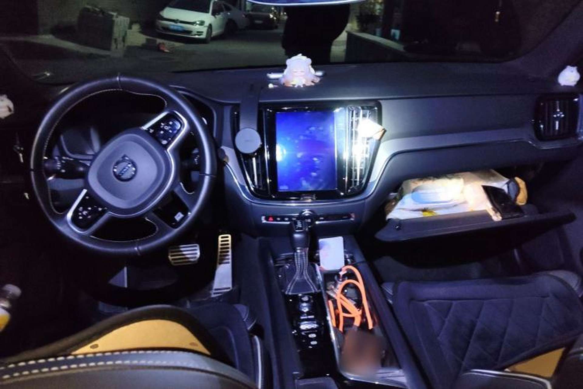 Used Volvo S60 2020 T4 Zhiyuan Sport Edition Center Console