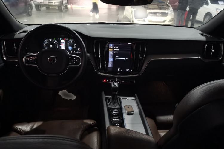 Used Volvo S60 2020 T4 Zhiyuan Luxury Edition Center Console