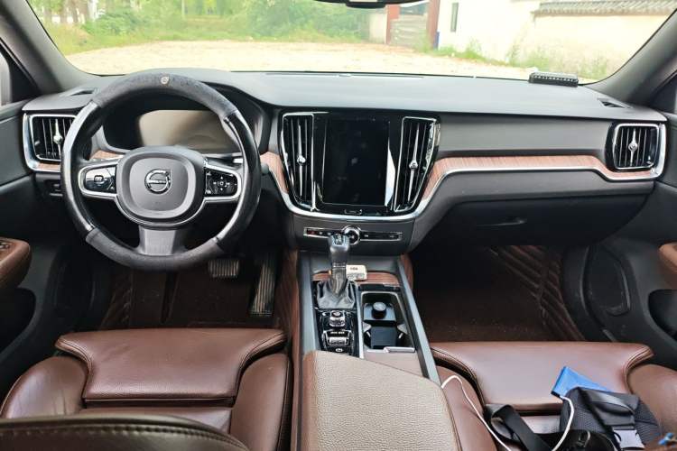 Used Volvo S60 2020 T4 Zhiyuan Luxury Edition Center Console