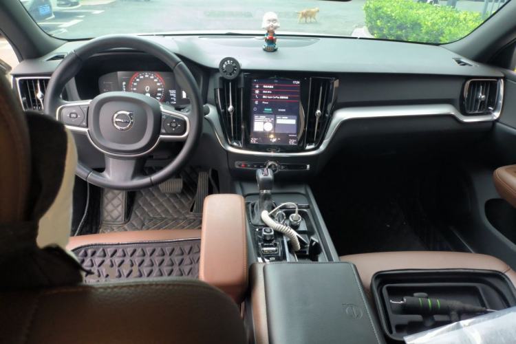Used Volvo S60 2020 T4 Zhiyi Luxury Edition Center Console