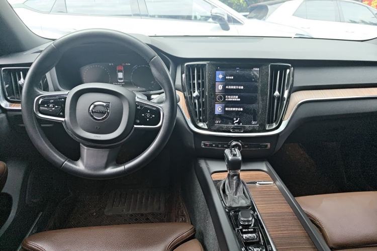 Used Volvo S60 2020 T4 Zhiyuan Luxury Edition Center Console