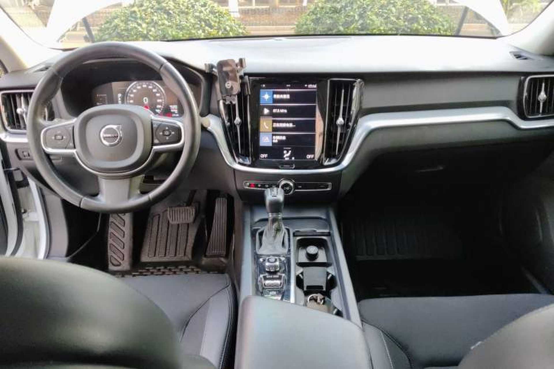 Used Volvo S60 2020 T3 SmartDrive Luxury Edition Center Console