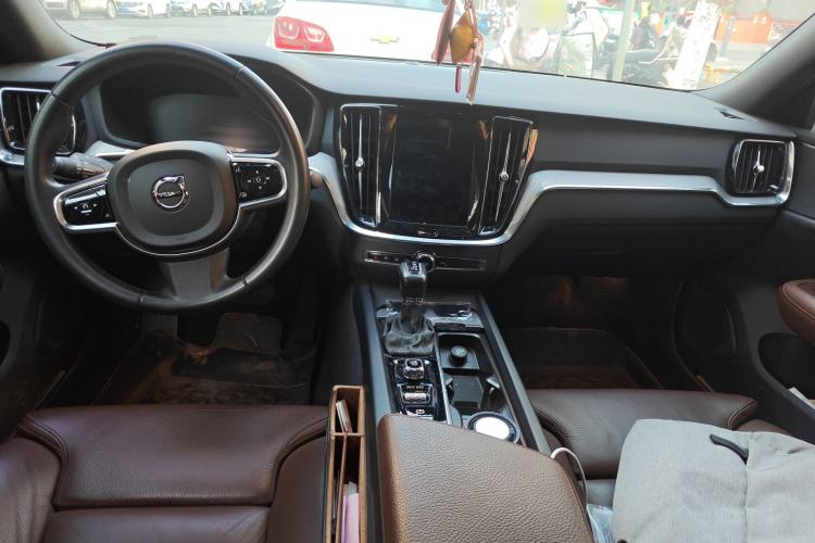 Used Volvo S60 2020 T4 Zhiyi Luxury Edition Center Console