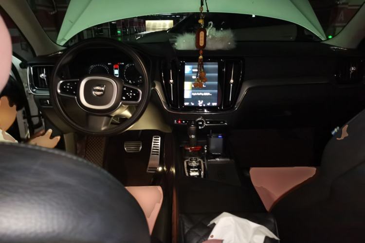 Used Volvo S60 2020 T4 Zhiyuan Luxury Edition Center Console
