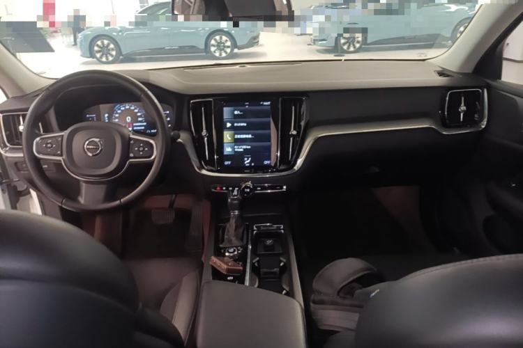 Used Volvo S60 2020 T3 SmartDrive Luxury Edition Center Console