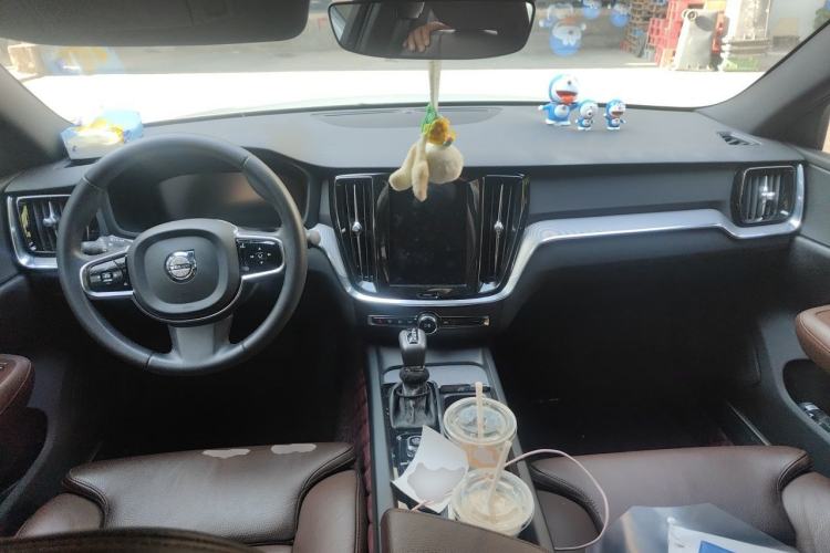 Used Volvo S60 2020 T4 Zhiyuan Luxury Edition Center Console