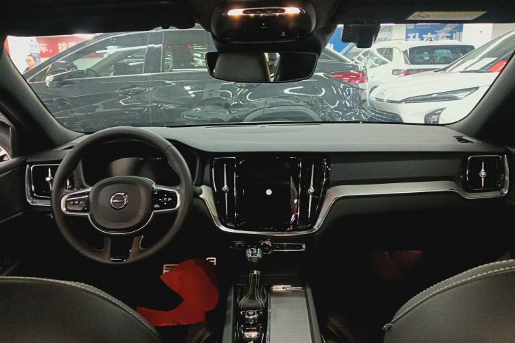 Used Volvo S60 2020 T4 Zhiyuan Sport Edition Center Console