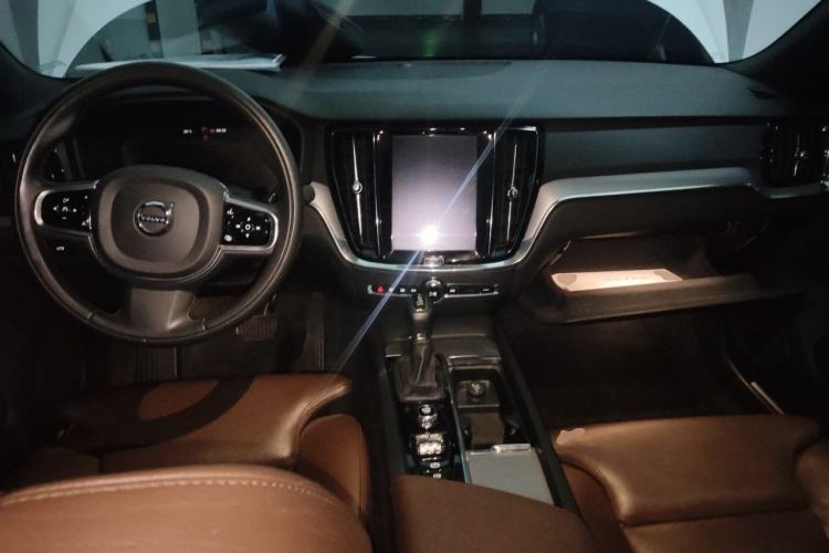 Used Volvo S60 2020 T4 Zhiyuan Luxury Edition Center Console
