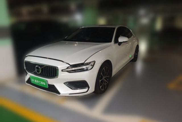 Używany Volvo S60 2020 T4 Zhiyi Luxury Edition