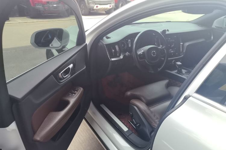 Used Volvo S60 2020 T4 Zhiyuan Sport Edition Driver Seat