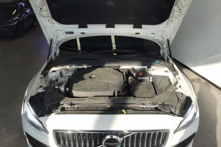 Used Volvo S60 2020 T4 Zhiyi Luxury Edition Engine Bay