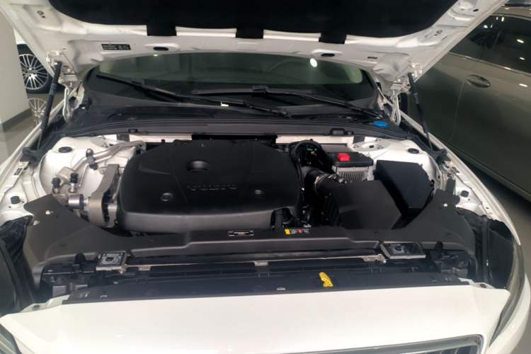 Used Volvo S60 2020 T4 Zhiyi Luxury Edition Engine Bay