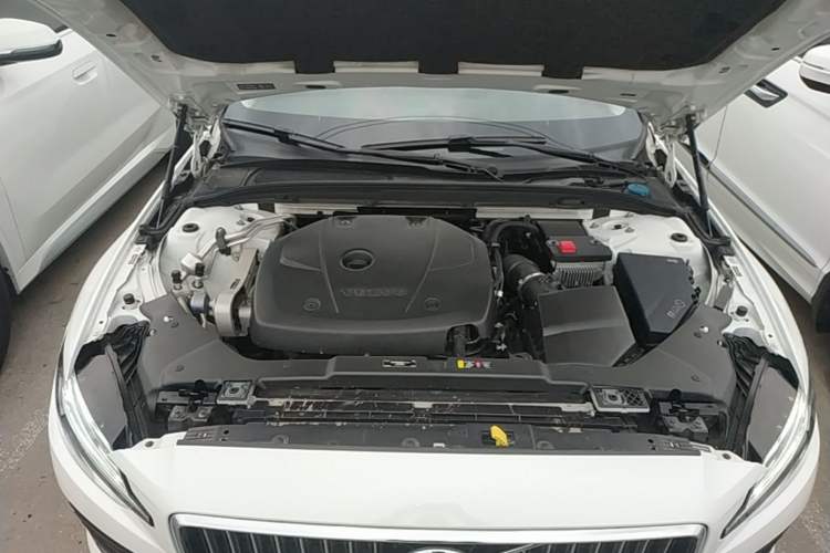 Used Volvo S60 2020 T4 Zhiyi Luxury Edition Engine Bay