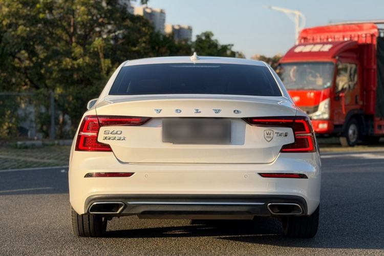 Used Volvo S60 2020 T4 Zhiyi Luxury Edition Exterior 2