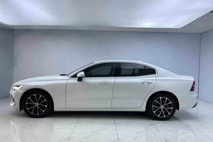 Used Volvo S60 2020 T4 Zhiyi Luxury Edition Exterior 3