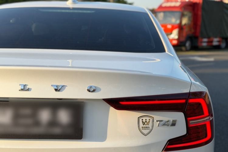 Used Volvo S60 2020 T4 Zhiyi Luxury Edition Exterior 3
