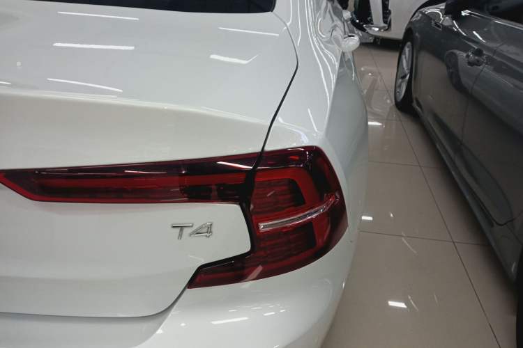 Used Volvo S60 2020 T4 Zhiyuan Sport Edition Exterior 3