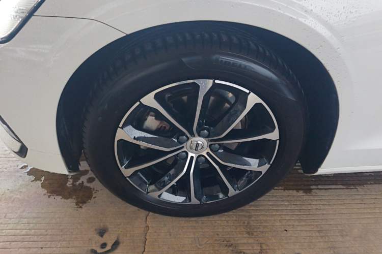 Used Volvo S60 2020 T4 Zhiyi Luxury Edition Exterior 4