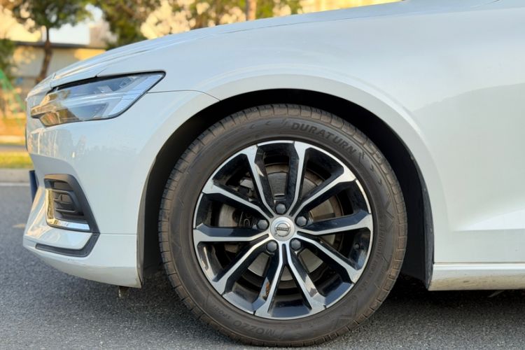 Used Volvo S60 2020 T4 Zhiyi Luxury Edition Exterior 4