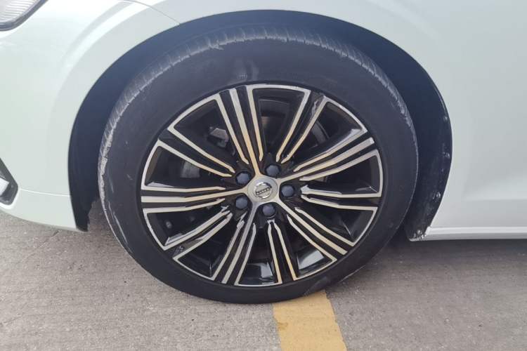Used Volvo S60 2020 T4 Zhiyuan Sport Edition Exterior 4