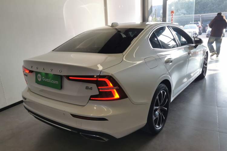 Used Volvo S60 2020 T4 Zhiyi Luxury Edition Exterior 5