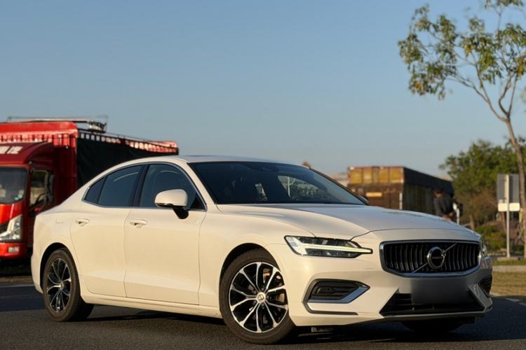 Used Volvo S60 2020 T4 Zhiyi Luxury Edition Exterior 6