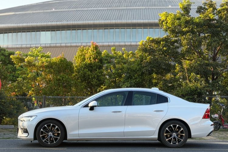 Used Volvo S60 2020 T4 Zhiyi Luxury Edition Exterior 7