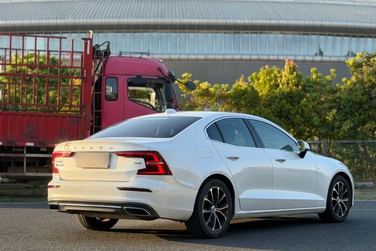Used Volvo S60 2020 T4 Zhiyi Luxury Edition Exterior 8