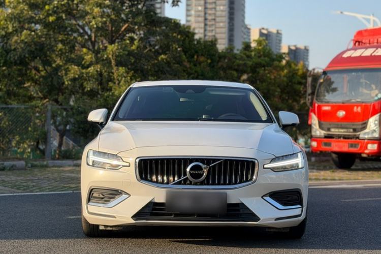 Used Volvo S60 2020 T4 Zhiyi Luxury Edition Exterior 9