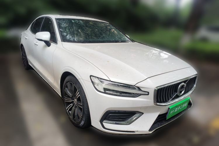 Used Volvo S60 2020 T4 Zhiyuan Luxury Edition Front Right 45 Deg