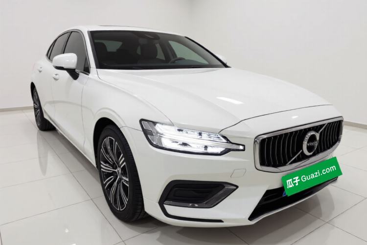 Used Volvo S60 2020 T4 Zhiyuan Luxury Edition Front Right 45 Deg