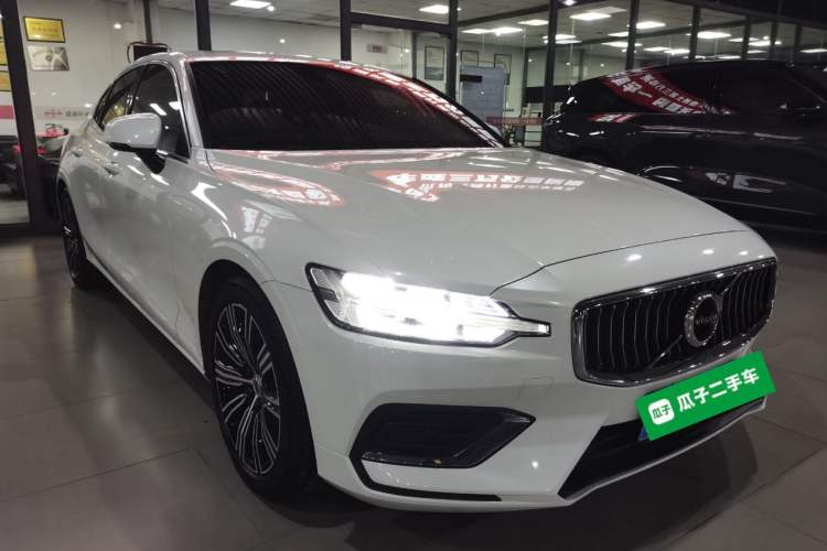 Used Volvo S60 2020 T4 Zhiyuan Luxury Edition Front Right 45 Deg