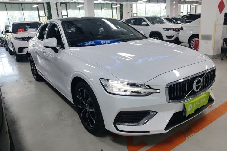 Used Volvo S60 2020 T4 Zhiyi Luxury Edition Front Right 45 Deg