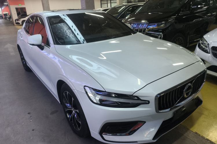 Used Volvo S60 2020 T4 Zhiyi Luxury Edition Front Right 45 Deg