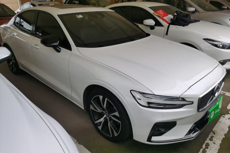 Used Volvo S60 2020 T5 Zhiya Sport Edition Front Right 45 Deg