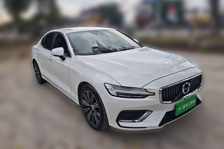 Used Volvo S60 2020 T4 Zhiyuan Luxury Edition Front Right 45 Deg