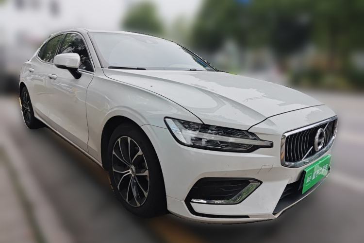 Used Volvo S60 2020 T4 Zhiyi Luxury Edition Front Right 45 Deg