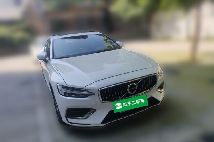 Used Volvo S60 2020 T4 Zhiyi Luxury Edition Front Right 45 Deg