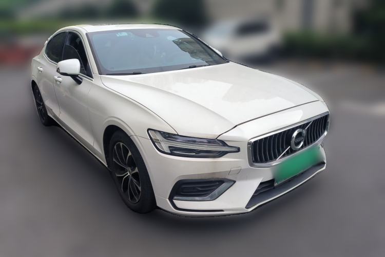 Used Volvo S60 2020 T4 Zhiyi Luxury Edition Front Right 45 Deg