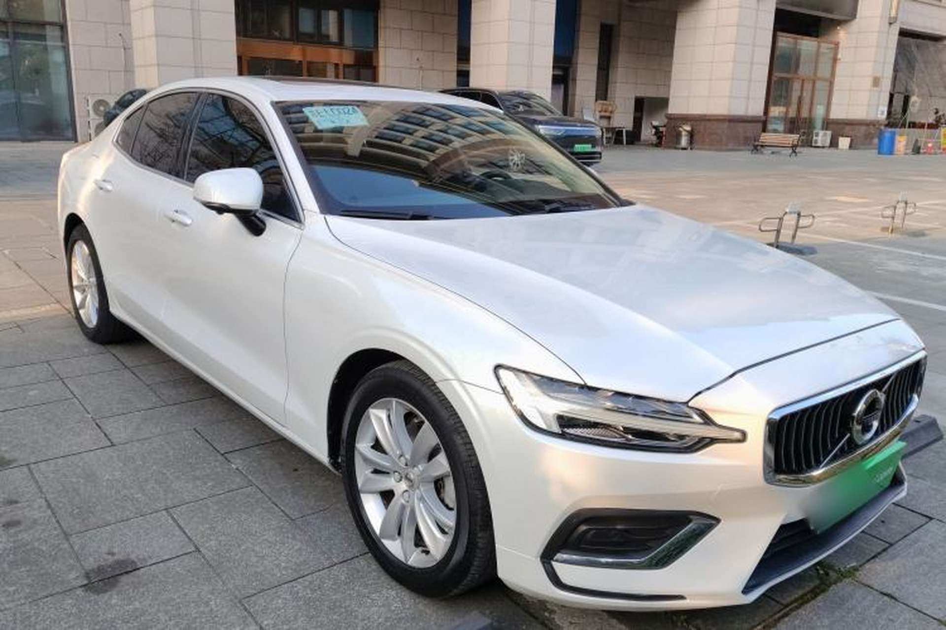 Used Volvo S60 2020 T3 SmartDrive Luxury Edition Front Right 45 Deg