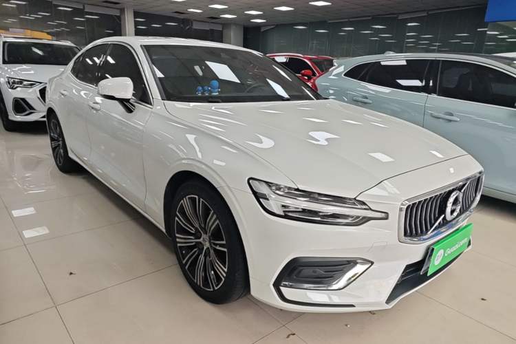 Used Volvo S60 2020 T4 Zhiyuan Luxury Edition Front Right 45 Deg