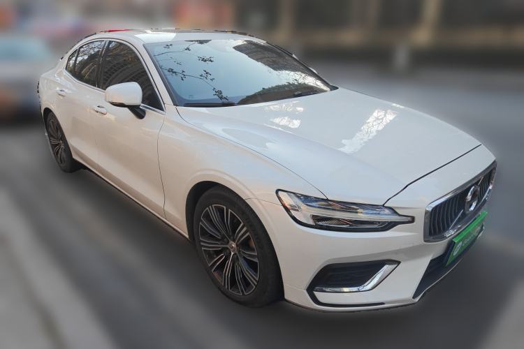 Used Volvo S60 2020 T4 Zhiyi Luxury Edition Front Right 45 Deg