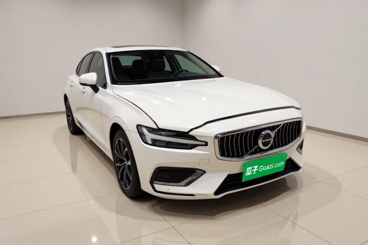 Used Volvo S60 2020 T4 Zhiyi Luxury Edition Front Right 45 Deg