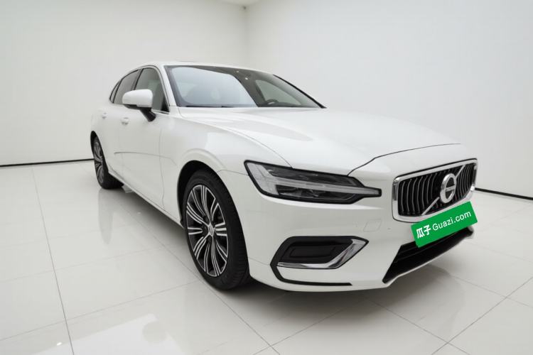 Used Volvo S60 2020 T4 Zhiyuan Luxury Edition Front Right 45 Deg