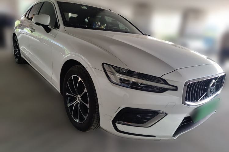 Used Volvo S60 2020 T4 Zhiyi Luxury Edition Front Right 45 Deg
