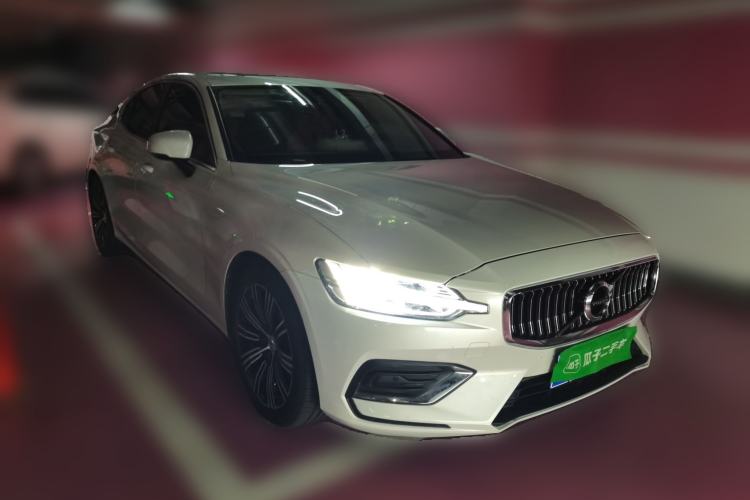 Used Volvo S60 2020 T4 Zhiyuan Luxury Edition Front Right 45 Deg