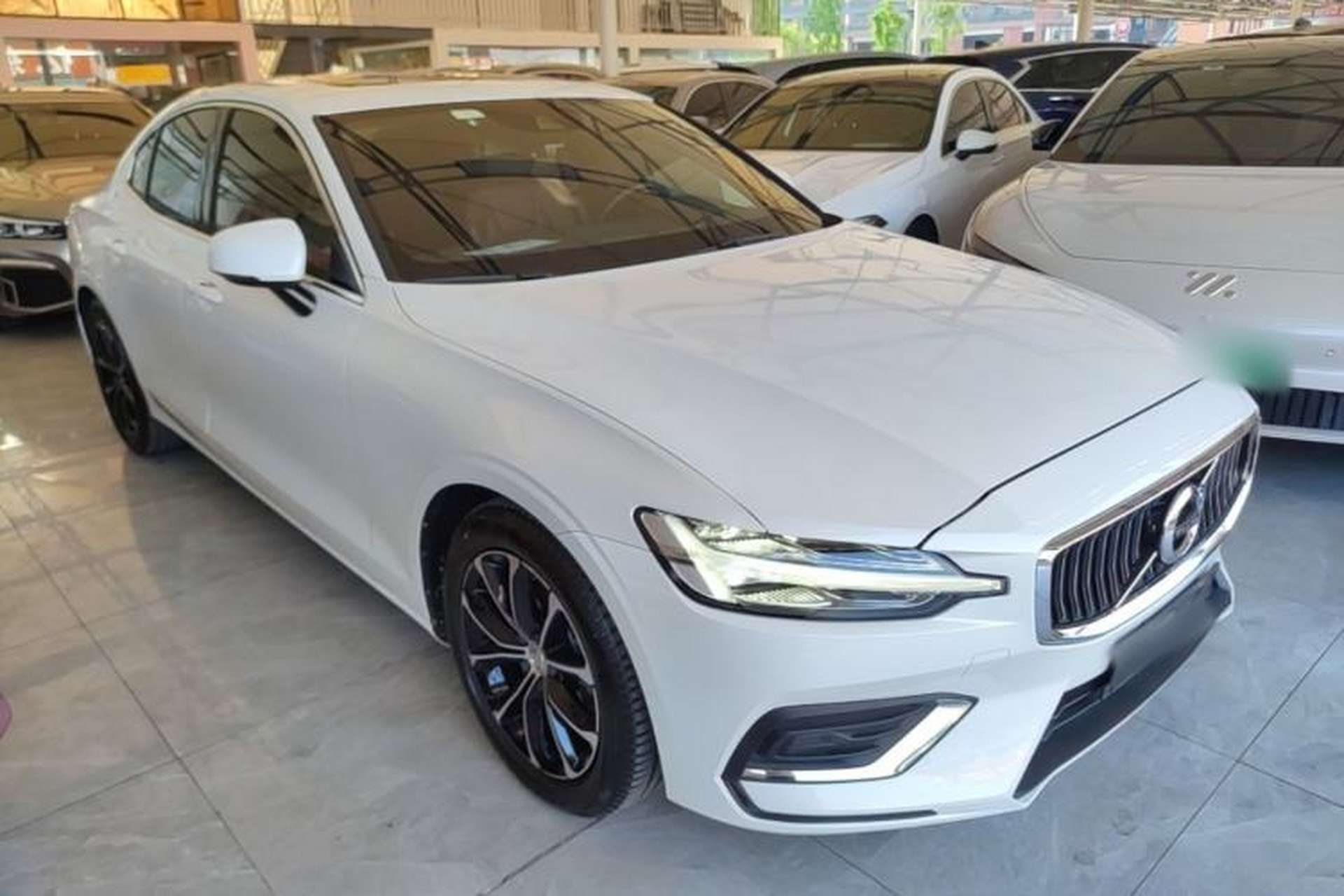 Used Volvo S60 2020 T4 Zhiyi Luxury Edition Front Right 45 Deg